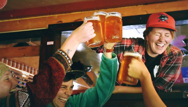 How To Survive A Bar Crawl: 9 Essential Tips