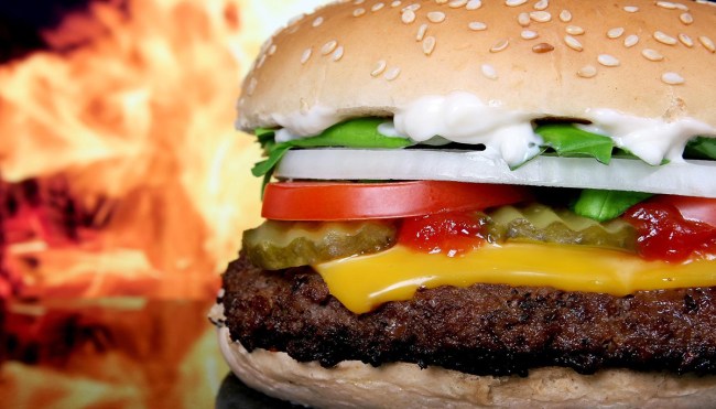 Why Adding Mayo To Ground Beef Is The Key To The Perfect Burger