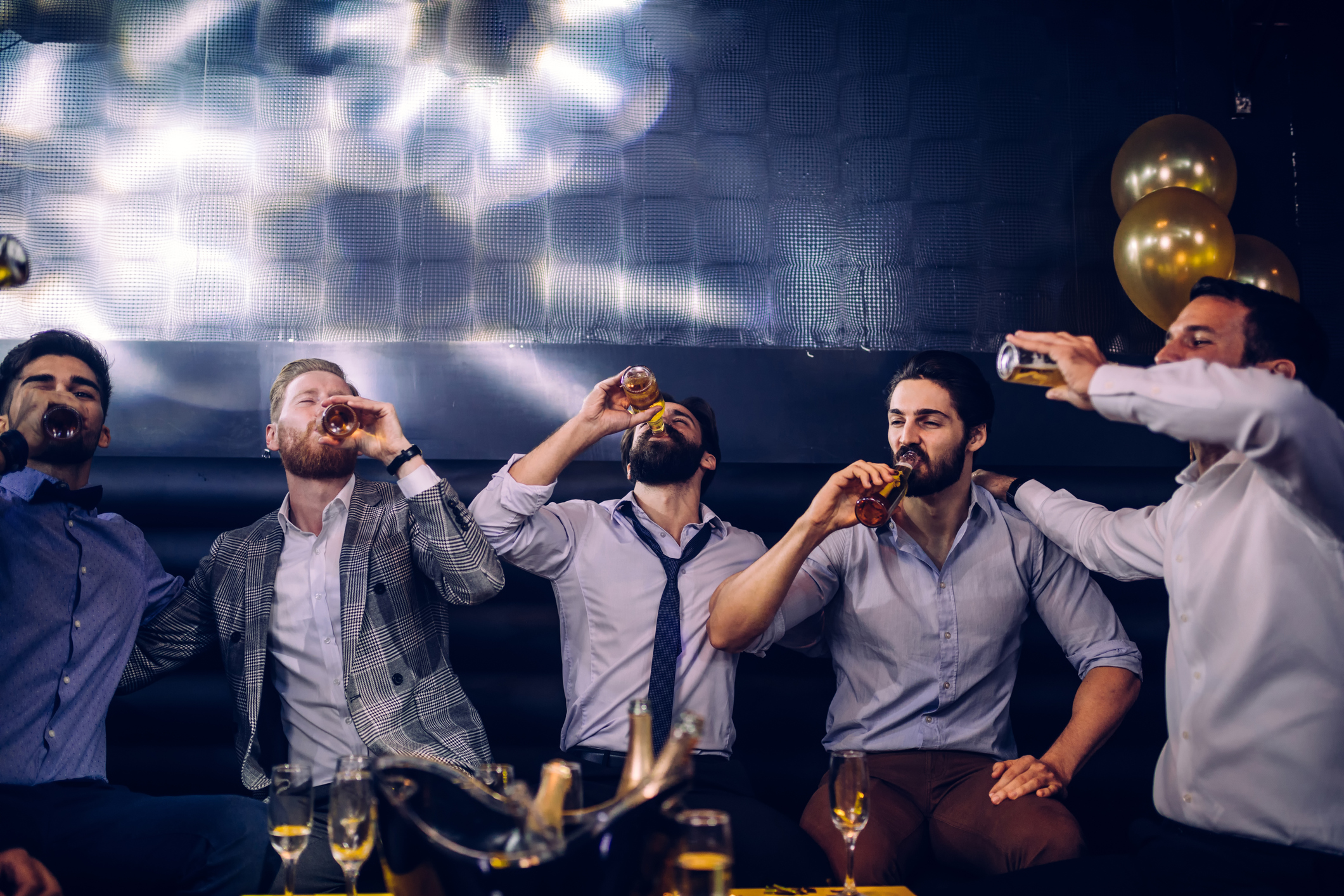 21 Rules Of Bar Etiquette Every Guy Should Live By, According To GSElevator BroBible