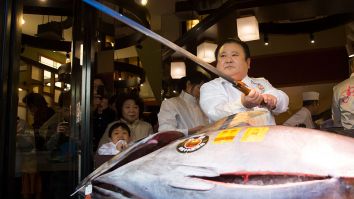 Worth It Or Nah? Japanese Dude Spends $637,155 To Purchase A 467-Pound Tuna, Cuts It Open With A Samurai Sword