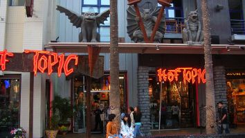 VIDEO: LARPing Kid At Hot Topic Demands Cashier’s Soul Because He Thinks He’s An Eternal Dragon Guardian Of Time