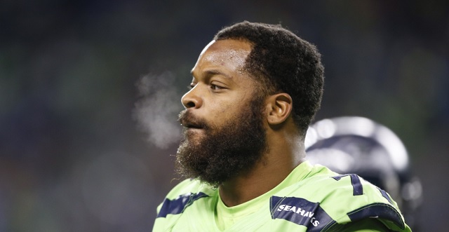 Seahawks DE Michael Bennett responds to reporter with profanity