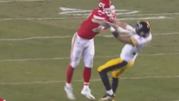 Travis Kelce  Loses His Cool And Shoves Steelers CB Ross Cockrell, Gets Chewed Out By Teammate Justin Houston On The Sidelines