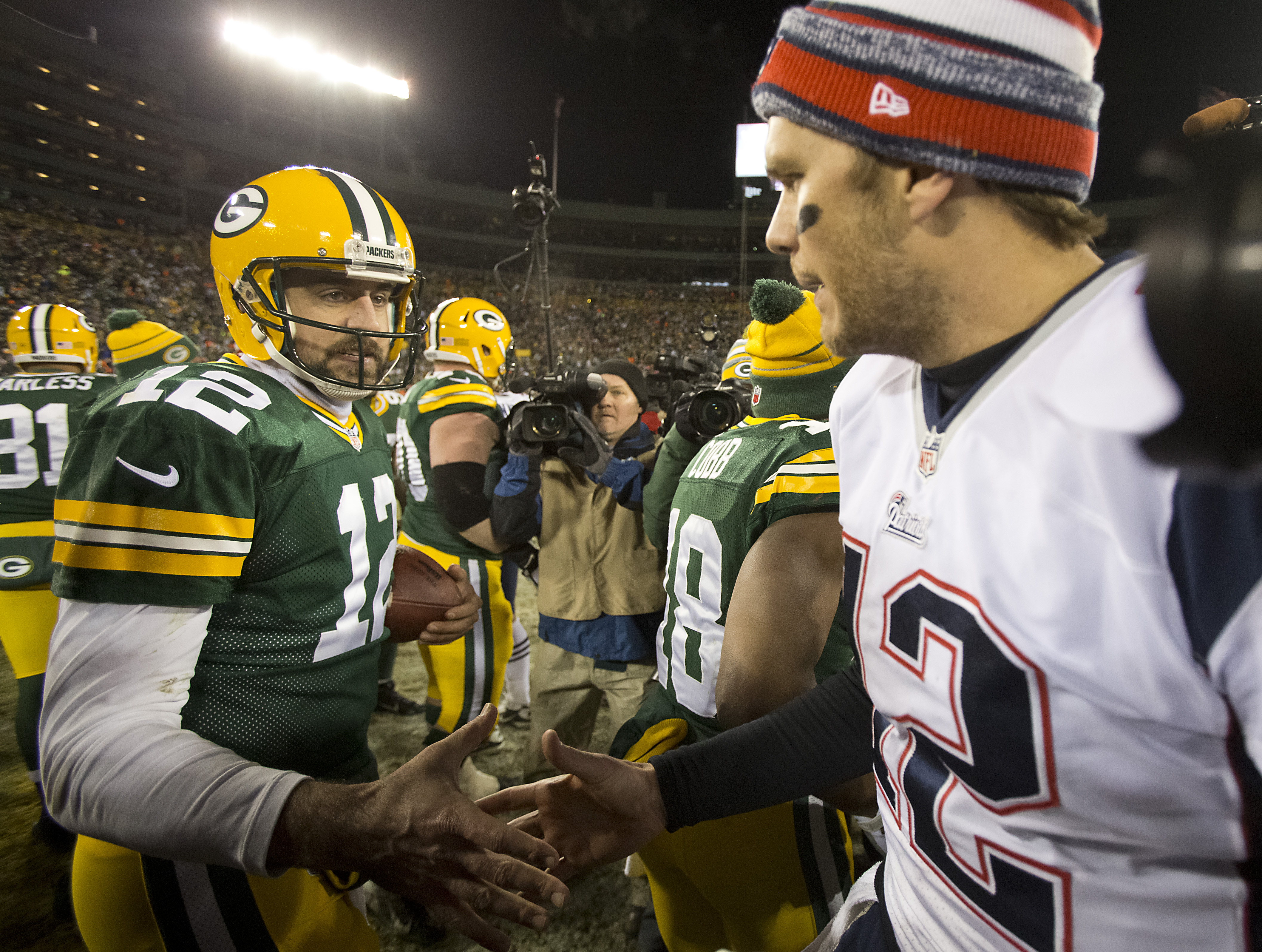 NFL greats Tom Brady and Aaron Rodgers symbolise quarterback evolution -  and the end of the GOAT era - Mirror Online