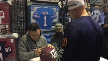 A Large Crowd Showed Up And Paid $99 To Take Pics With Johnny Manziel Last Night