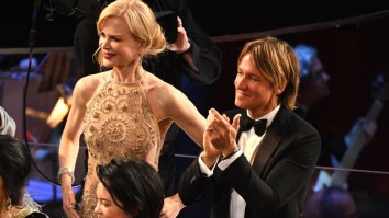 Nicole Kidman’s Bizarre AF Seal-Like Clapping At The Oscars Has The Internet COMPLETELY Weirded Out