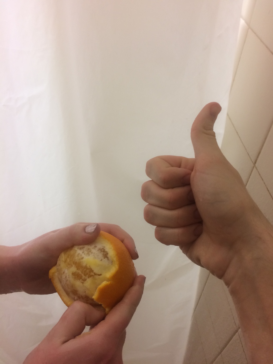 Latest Craze Has People Eating Oranges In The Shower And The