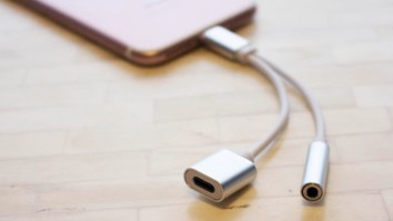 Plug In Your Headphones AND Charge Your iPhone 7 With This 2-In-1 Cable Splitter (56% OFF)