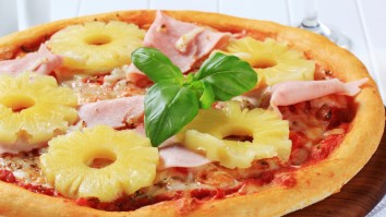 Woman Orders Pineapple Pizza, Chef Responds In The Best Way Possible