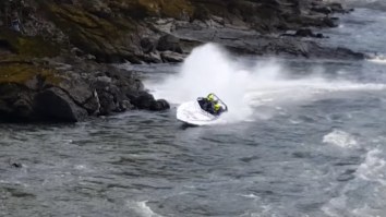 Speed Boat Hits Rocks, Loses Control, Flips Over, Everyone Watching Panics