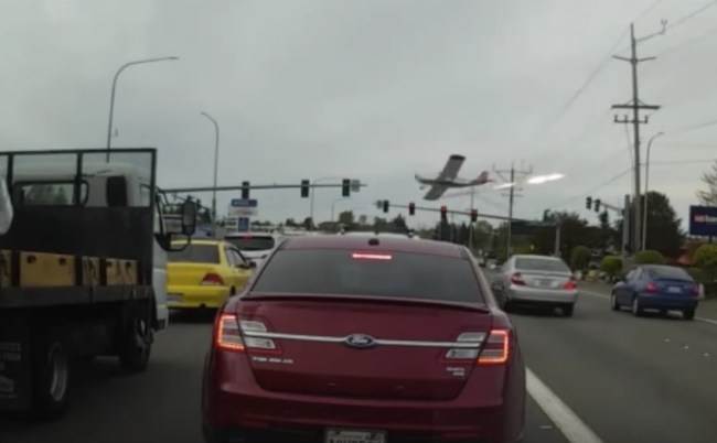 plane crashes traffic
