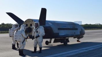 VIDEO: Top Secret Air Force Spaceplane Lands With Sonic Boom After 2-Year Clandestine Mission