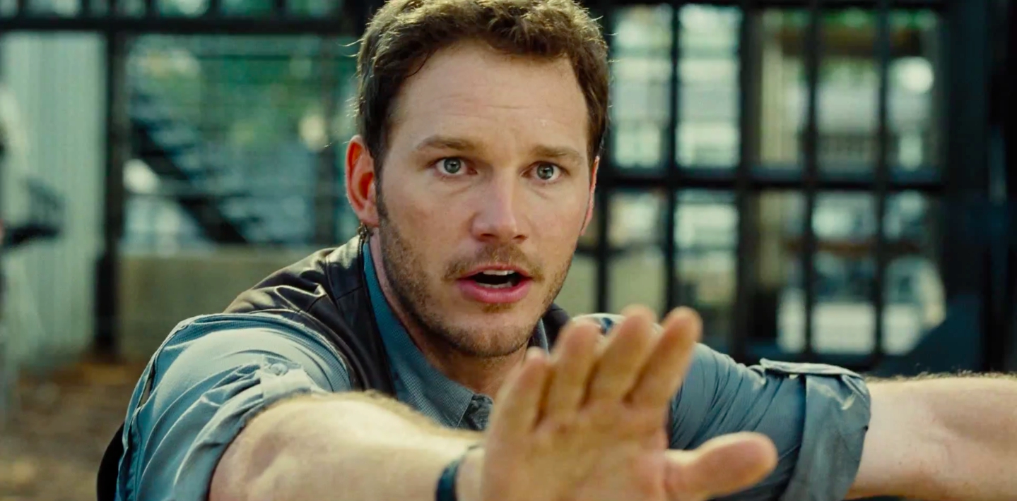 First Image And Teaser Trailer From Jurassic World Fallen Kingdom Has Chris Pratt Feeding 