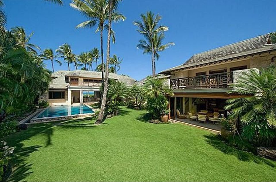 Check Out Kelly Slater's Sweet Beachfront Home In Hawaii That He Bought