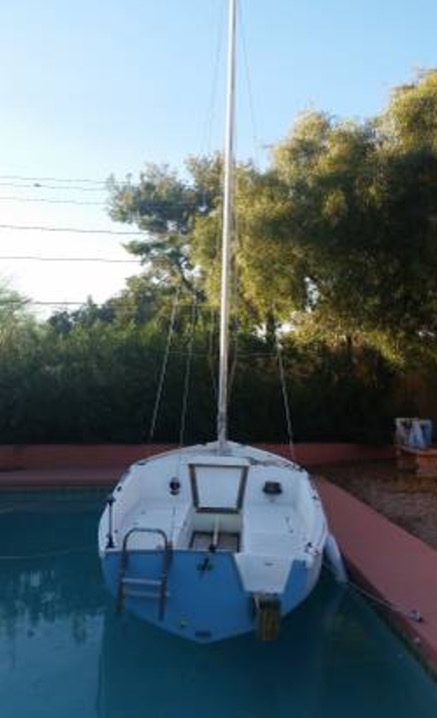 You Can Score This 18′ Sailboat For Free On Craigslist ...