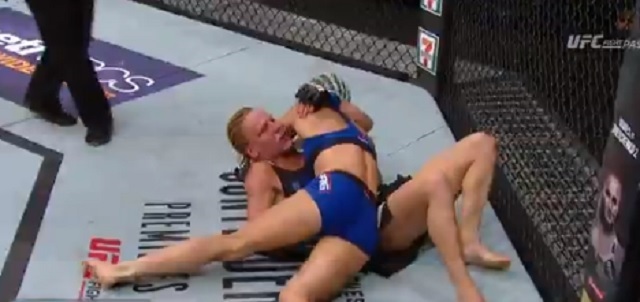 UFC fighters shits herself during fight, ends up rolling 