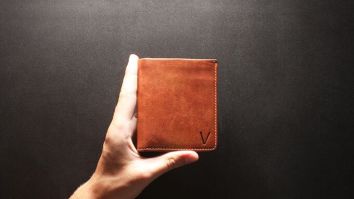This Is The World’s First Fast-Action Wallet And It’s Perfect For Every Day Carry