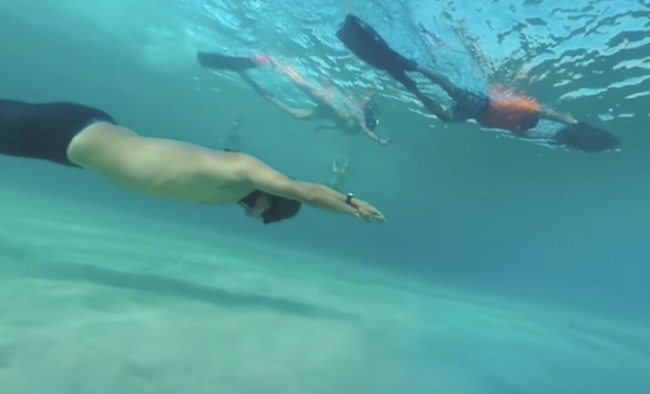 man-with-crazy-lungs-sets-world-record-for-longest-swim-underwater-on