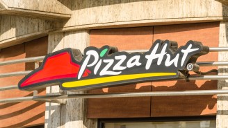Pizza Hut’s The REAL MVP For Delivering Hot Pizzas To Harvey Flood Victims Via Kayaks