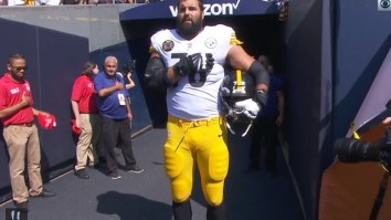 Steelers Alejandro Villanueva Stood By Himself In The Tunnel For National Anthem While Rest Of The Team Was In The Locker Room