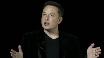 Elon Musk Shatters Flat Earth Conspiracy Theory With One Tweet