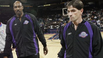 It’s 2017 And NBA Legends John Stockton And Karl Malone Are STILL Rocking Flip Phones Like Its 1999