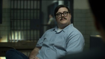 Eerie Video Shows How Perfectly The Actor On ‘Mindhunter’ Portrayed Real Life Serial Killer Ed Kemper