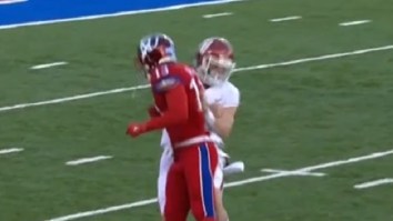 Kansas Player Appears To Be Fed Up With Baker Mayfield’s Trash Talk, Deliver Dirty Cheap Shot After Play