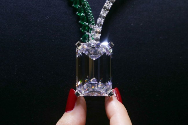 The necklace is expected to fetch in the region of 30 million USD (26 million euros, 23 million GBP).
