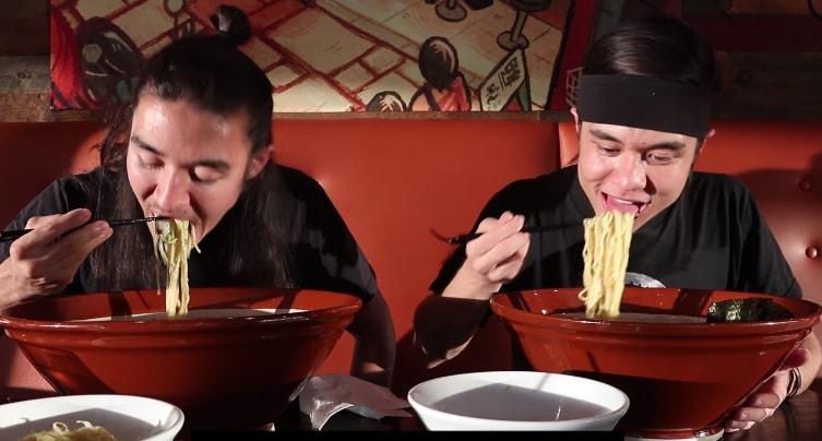 Brise kulstof Oversigt Watch Competitive Eater Matt Stonie Attempt To Devour An Unholy Amount Of  Ramen - BroBible