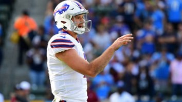 The Bills Bizarrely Refuse To Put In Tyrod Taylor After Nathan Peterman Throws 5 Interceptions In First Half