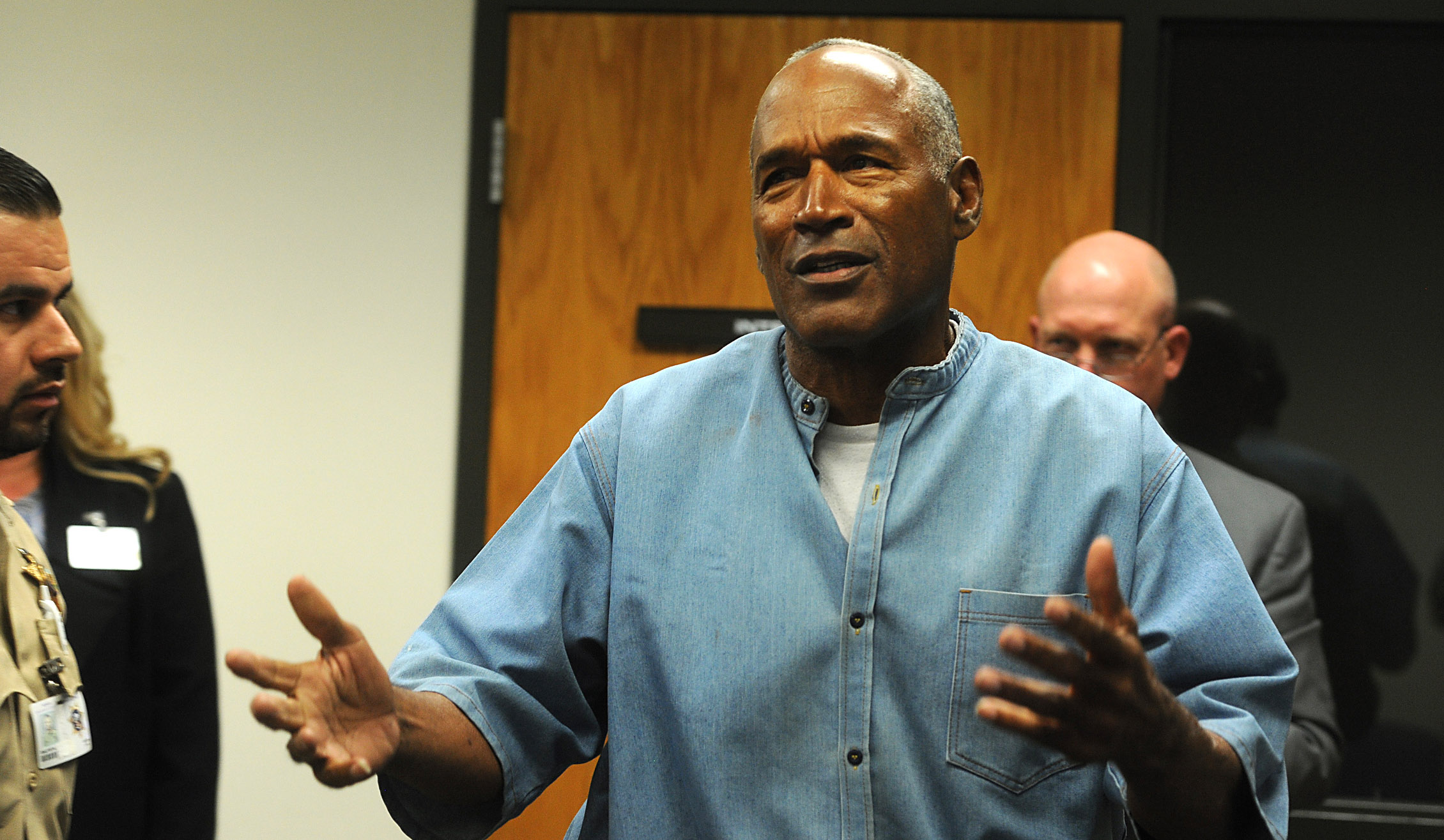 OJ Simpson greets Halloween trick-or-treaters in Buffalo Bills