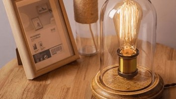 Class Up Your Joint With This Vintage Style Edison Bulb Lamp