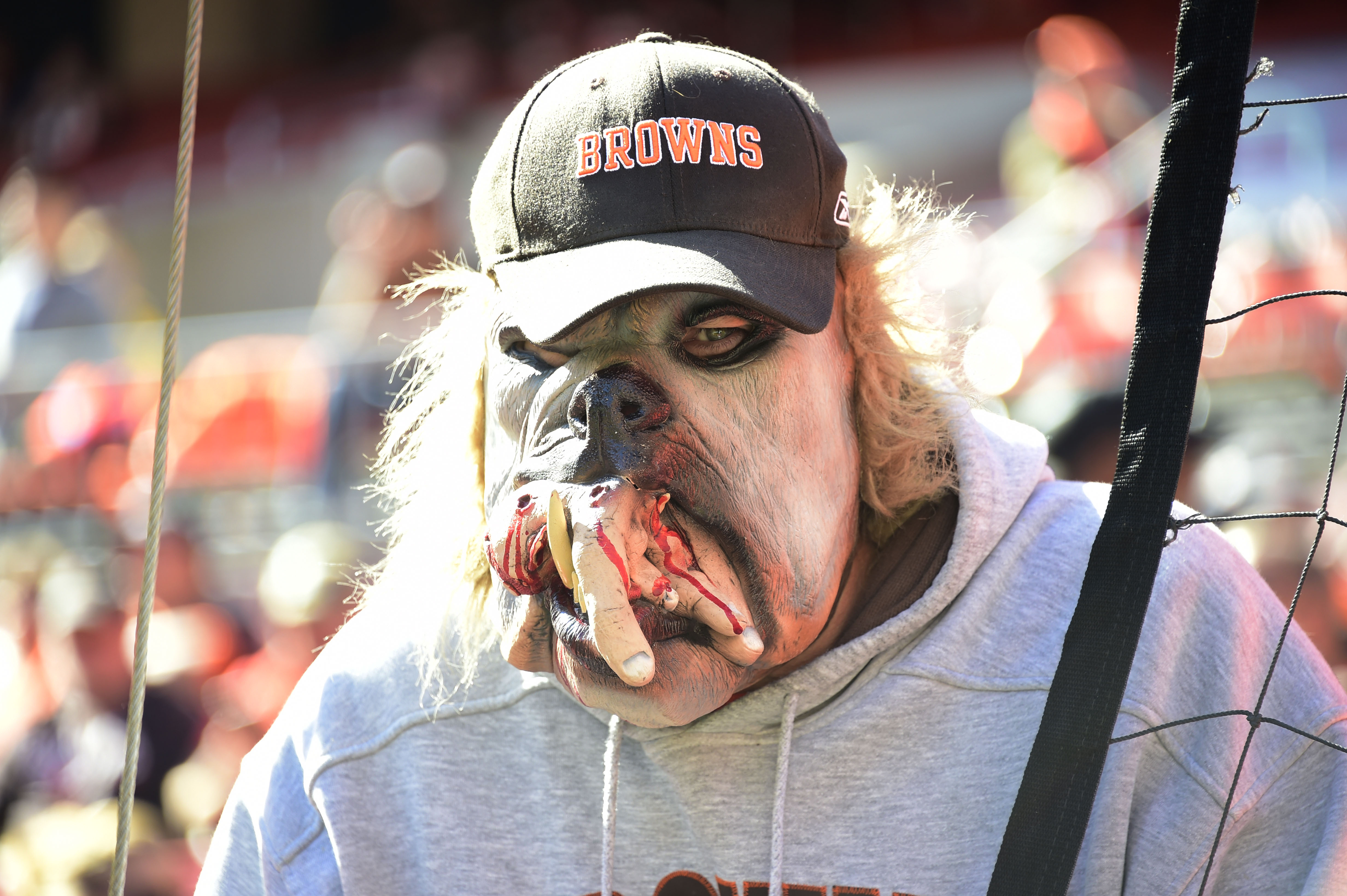 Browns fans' 0-16 parade raised more than $17,000 for Greater Cleveland  Food Bank 