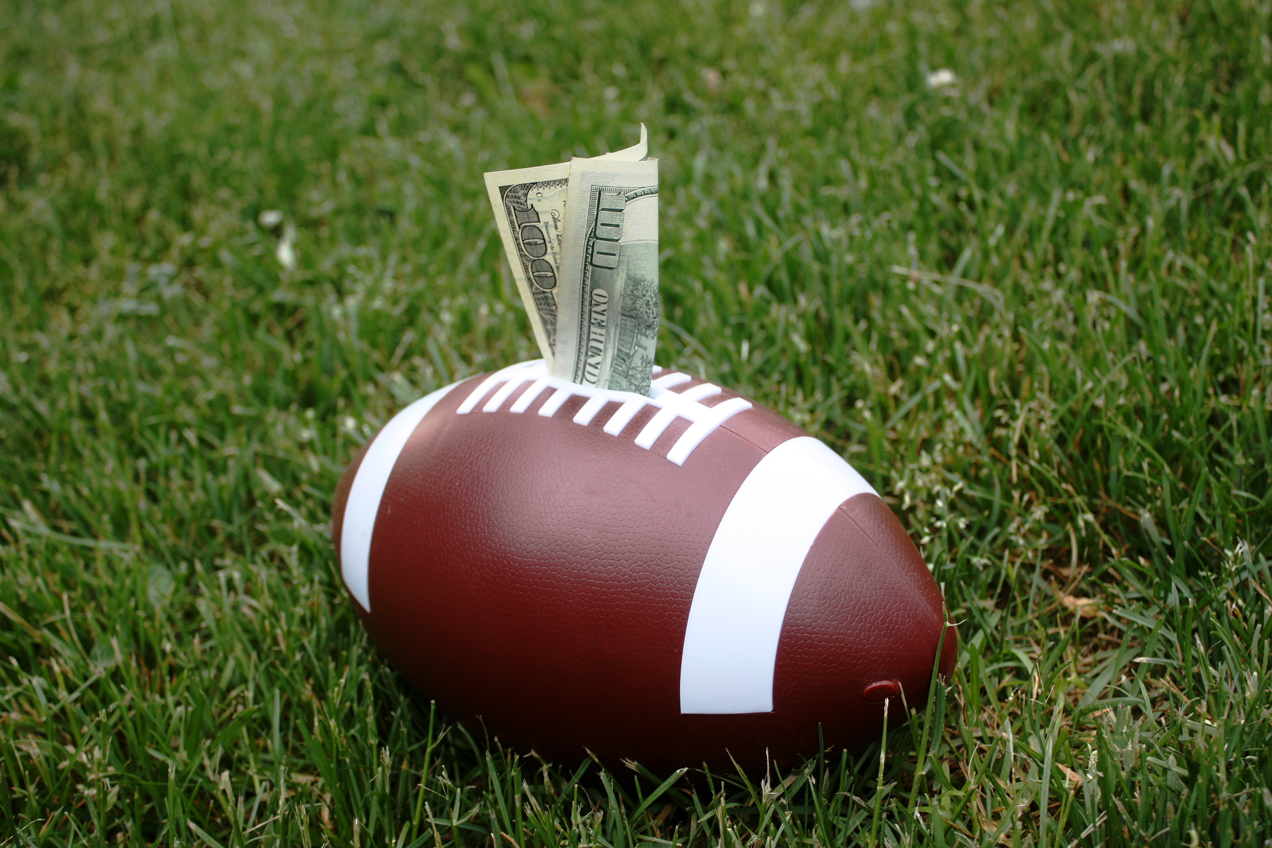 Financial Advisor Explains The Smartest Thing To Do With Your Fantasy  Football Winnings - BroBible