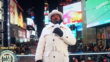 Steve Harvey Got Ruthlessly Roasted For His Super Extra New Year’s Eve Outfit
