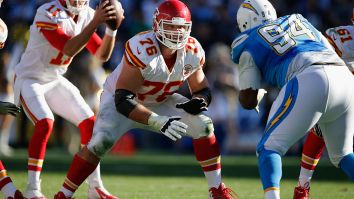Chiefs Lineman Laurent Duvernay-Tardif In Talks With The NFL To Add ‘M.D.’ On His Jersey After He Finishes Medical School