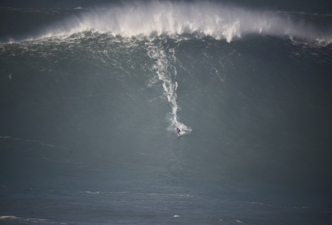 big wave surfing Nazaré portugal