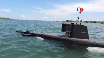 Personal Submarines, Sustainable Mezcal, And 13 More ‘Things We Want’ This Week
