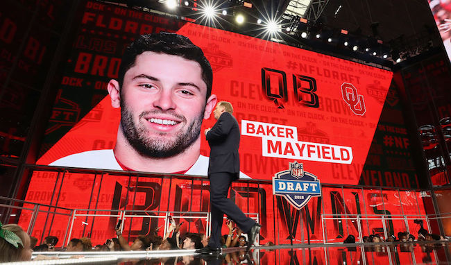 Baker Mayfield recreates Brett Favre's jorts photo before NFL draft