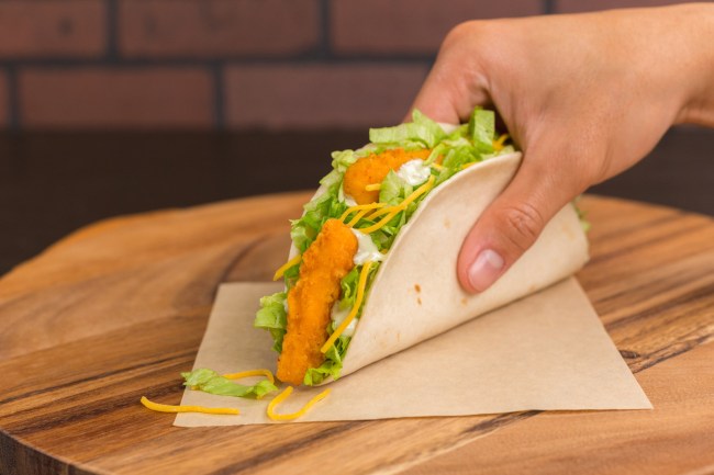 The newest cheesy offerings plus the test of the $1 Crispy Chicken Taco in Oklahoma City, OK and fan-favorite Beefy Crunch Burrito for $1 in Chattanooga, TN reinforce the brands 2018 dedication to innovative value without compromise. (PRNewsfoto/Taco Bell Corp.)