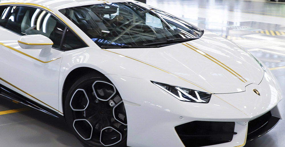 pyramide Pine Vanære Pope Francis Is Auctioning Off His Dope Custom One-Of-A-Kind Lamborghini  Huracán - BroBible