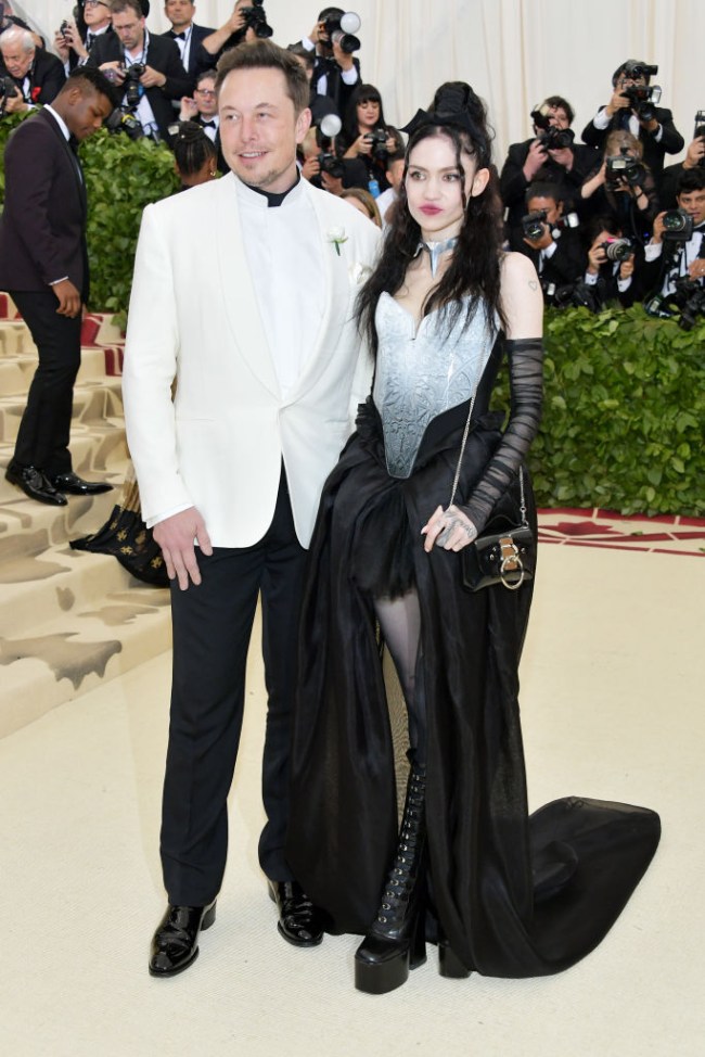 Elon Musk and Grimes attend the Heavenly Bodies: Fashion & The Catholic Imagination Costume Institute Gala at The Metropolitan Museum of Art on May 7, 2018 in New York City.  (Photo by Neilson Barnard/Getty Images)