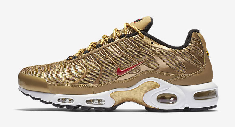 air max plus gold and black