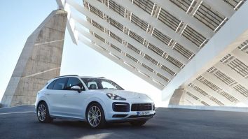 2019 Porsche Cayenne E-Hybrid Is Faster And More Powerful, Packs 455 Horsepower And Tons Of Tech