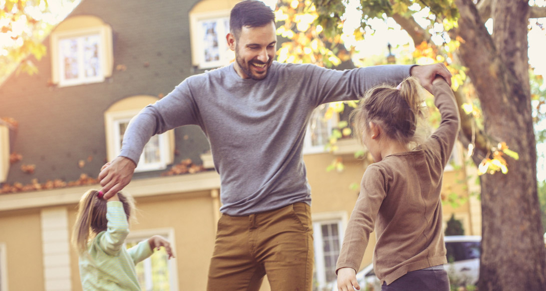 Study Says Single Dads Are All The Hotness Right Now, So Happy Father's