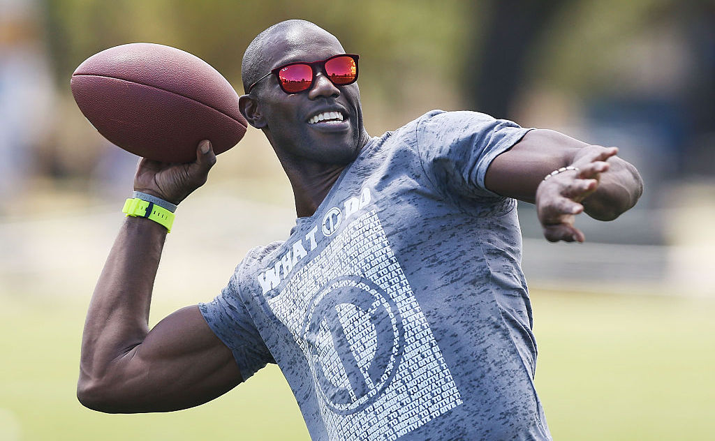 Eskimos drop Terrell Owens from negotiation list