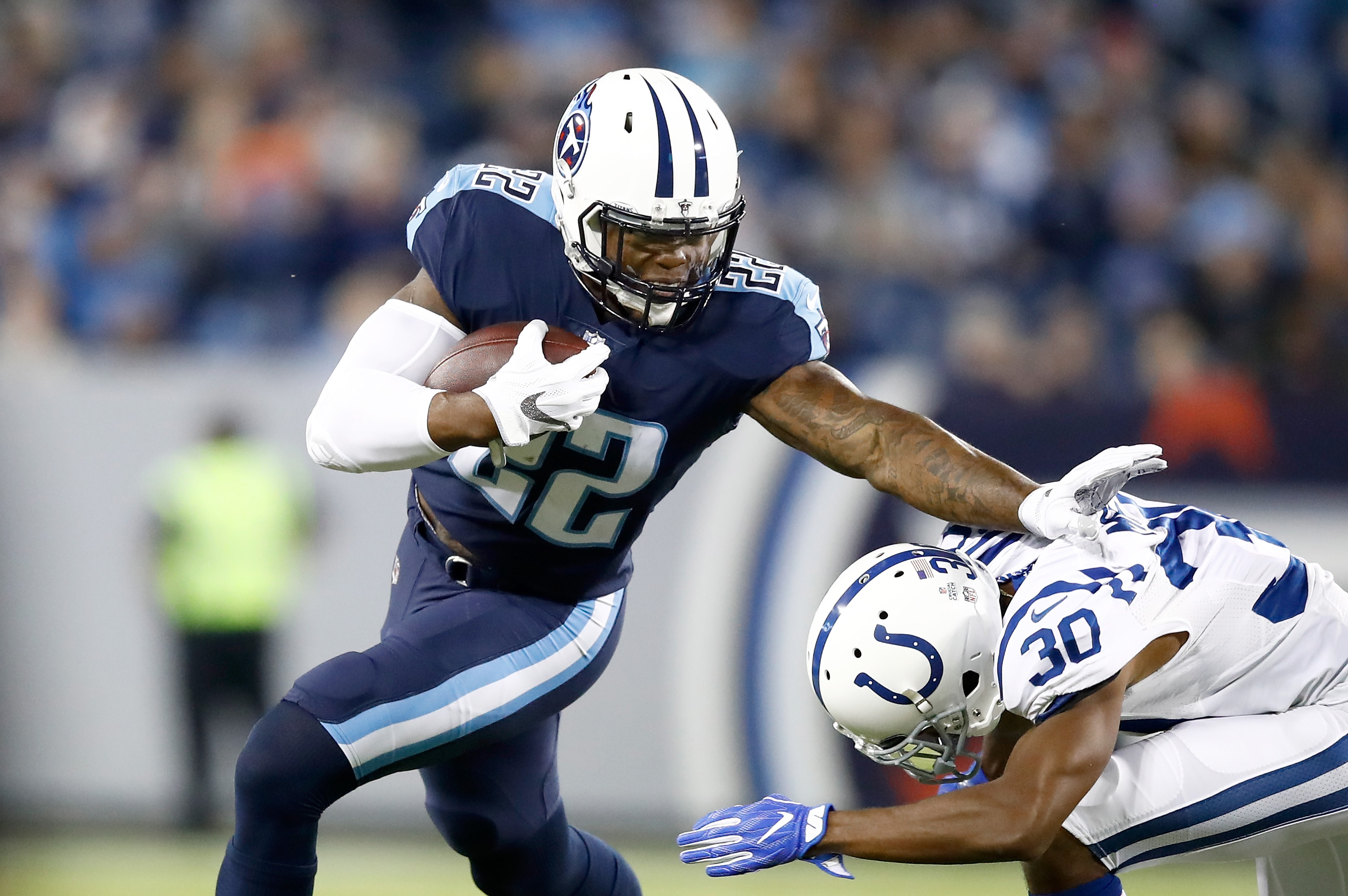 Derrick Henry looks absolutely massive standing next to Dion Lewis :  r/sports