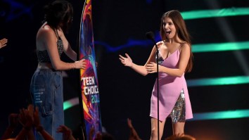 Anna Kendrick Taunts Ryan Reynolds After Beating Him For Teen Choice Award, Because That’s How She Rolls