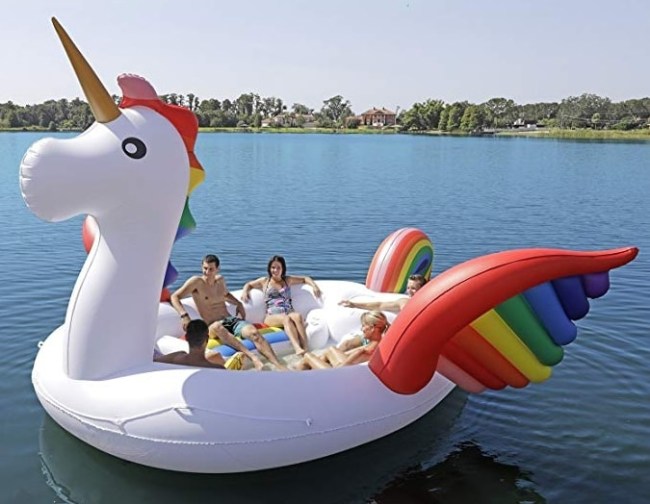 giant_unicorn_float